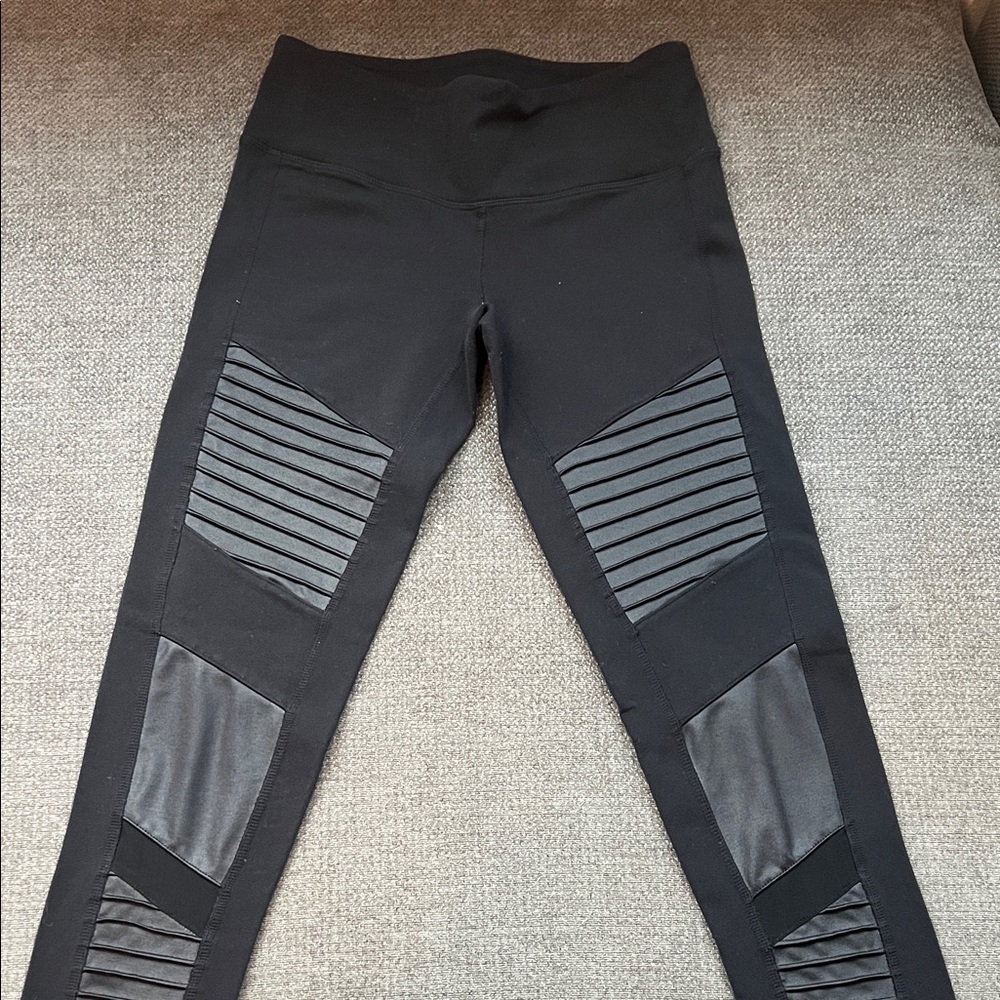 ALO Yoga Black Leggings with Ribbed Accents